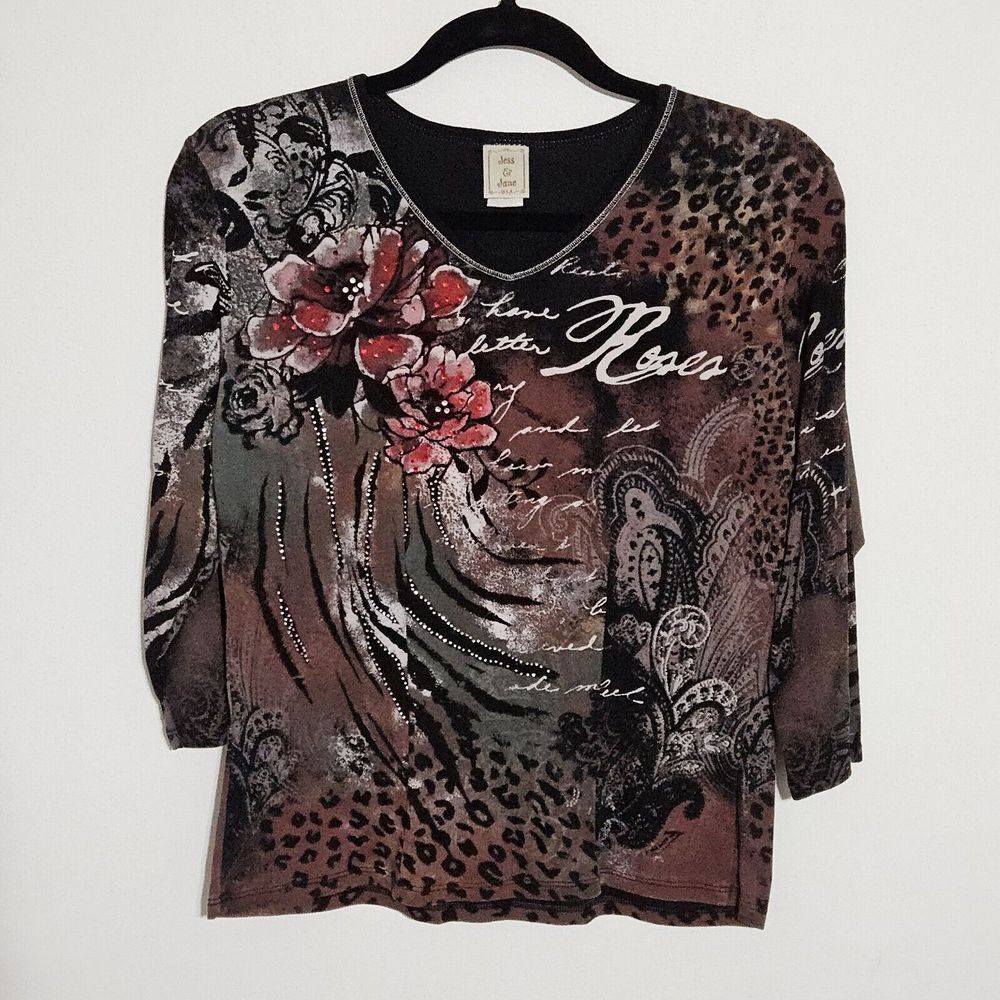 Jess & Jane Blouse Sz M Rose Floral Print 3/4 Sleeve Top Jersey Knit Embellished